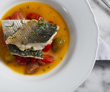 Wolfsbarsch 'all'acqua pazza'