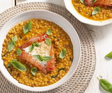 Fregola mit Garnelen, Stracciatella und Lakritz