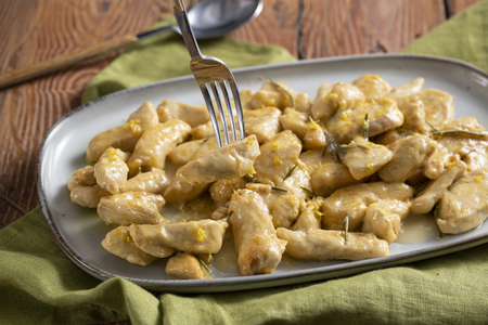 Hähnchenstreifen mit Zitrone