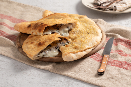 Gefüllter Calzone