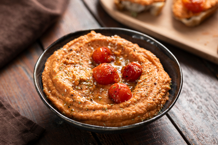 Hummus aus Kirschtomaten
