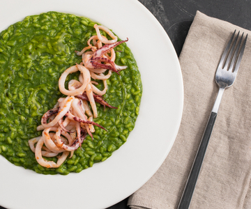 Borretsch-Risotto mit Tintenfischen