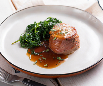 Schweinefilet im Speckmantel mit Mönchsbart