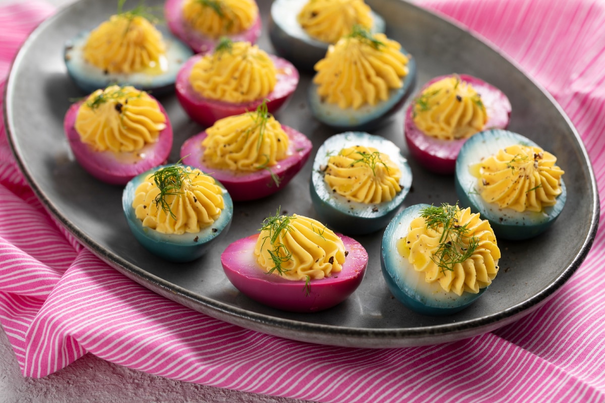 Gefüllte bunte Eier