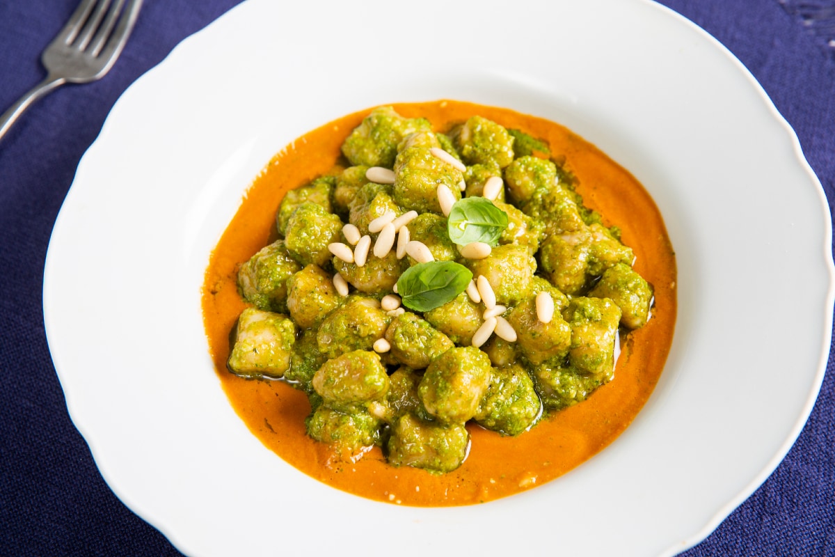 Vollkorn-Gnocchetti mit Pesto und Kirschtomaten