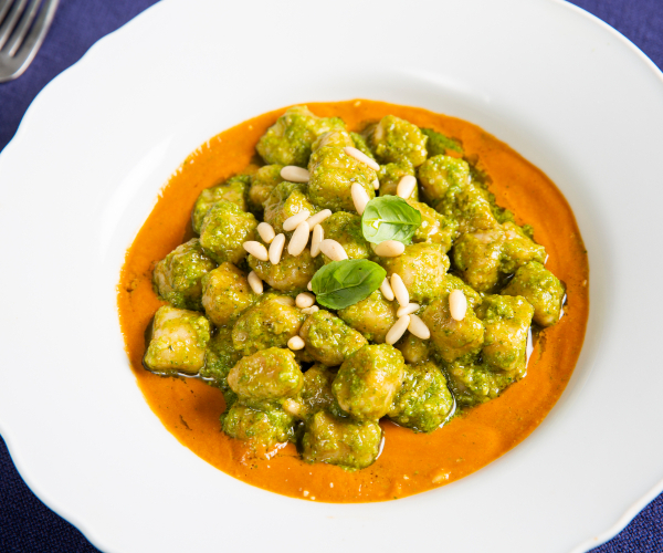 Vollkorn-Gnocchetti mit Pesto und Kirschtomaten