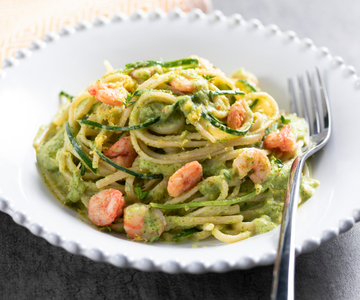Cremige Pasta mit Zucchini und Garnelen