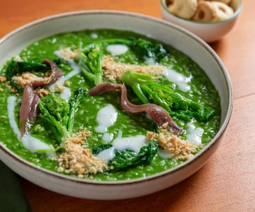 Risotto mit Rübstiel, Sardellen und Knoblauchsauce