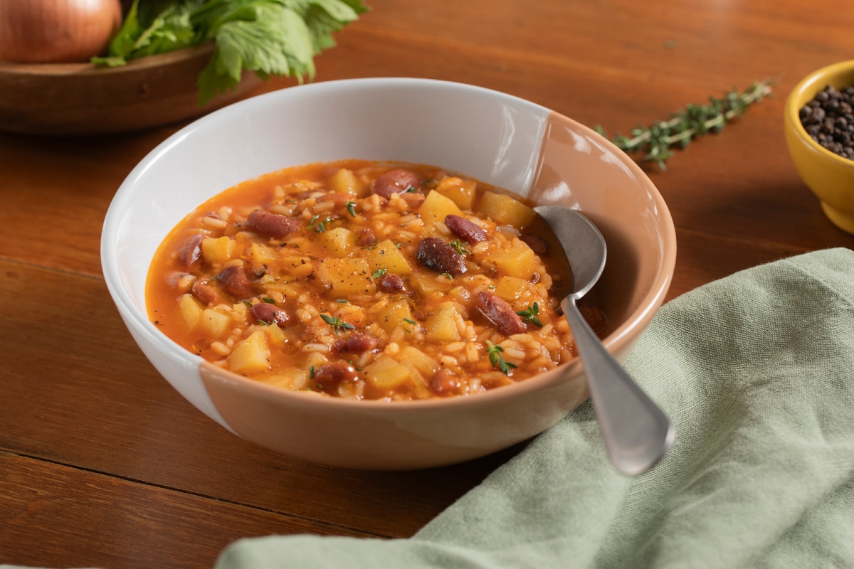 Reissuppe mit Hülsenfrüchten