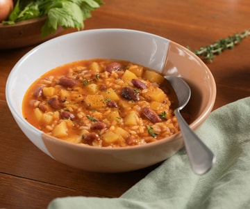 Reissuppe mit Hülsenfrüchten