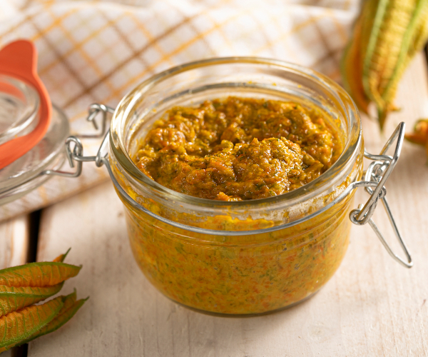 Pesto mit Zucchiniblüten