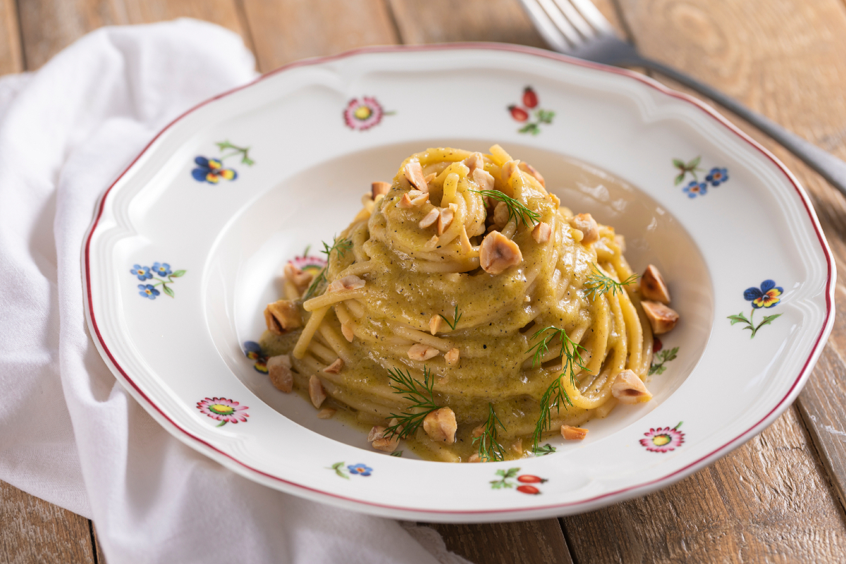 Pasta mit Cremeporree, Haselnüsse und Fenchel