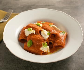 Paccheri mit gegrillter Paprikacreme und Ricotta