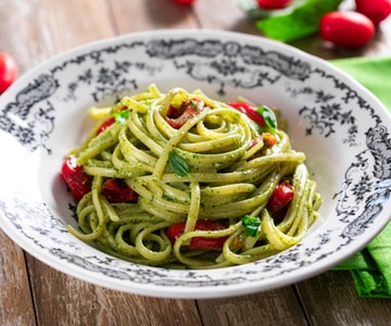 Pasta mit Pesto und Kirschtomaten
