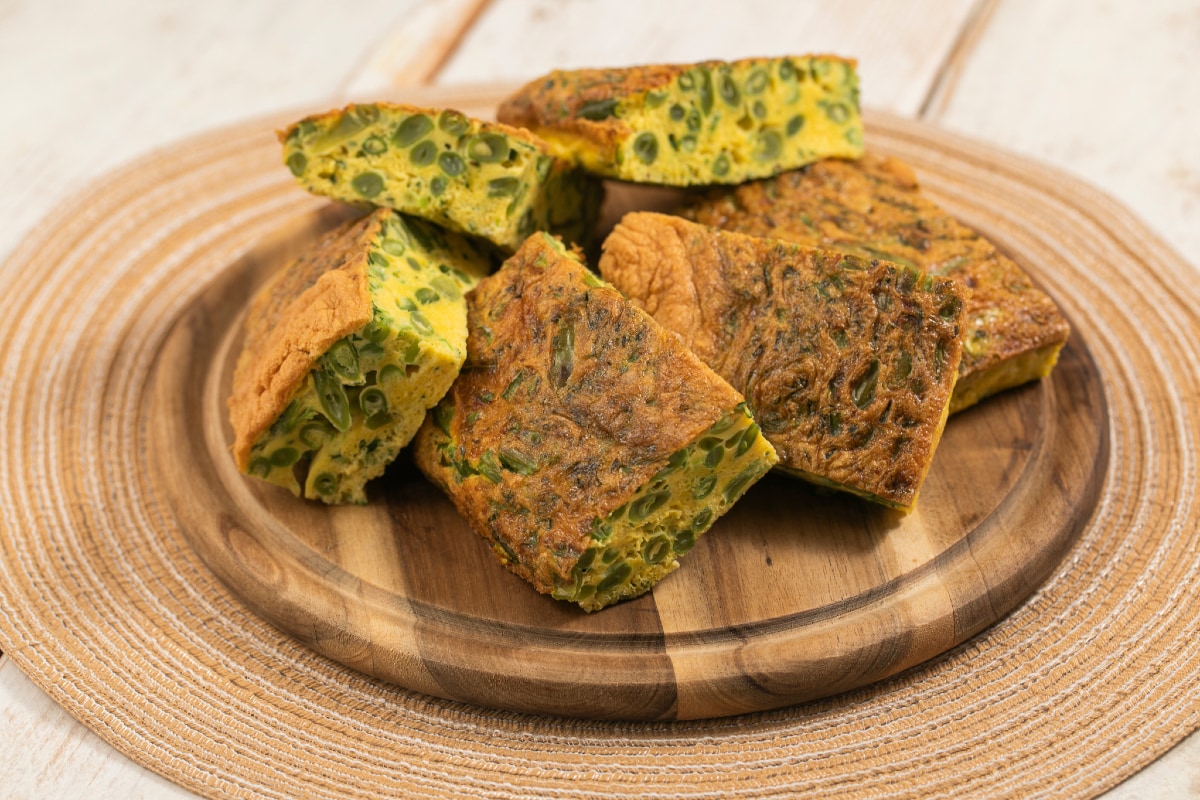 Omelett mit grünen Bohnen im Heißluftfritteuse