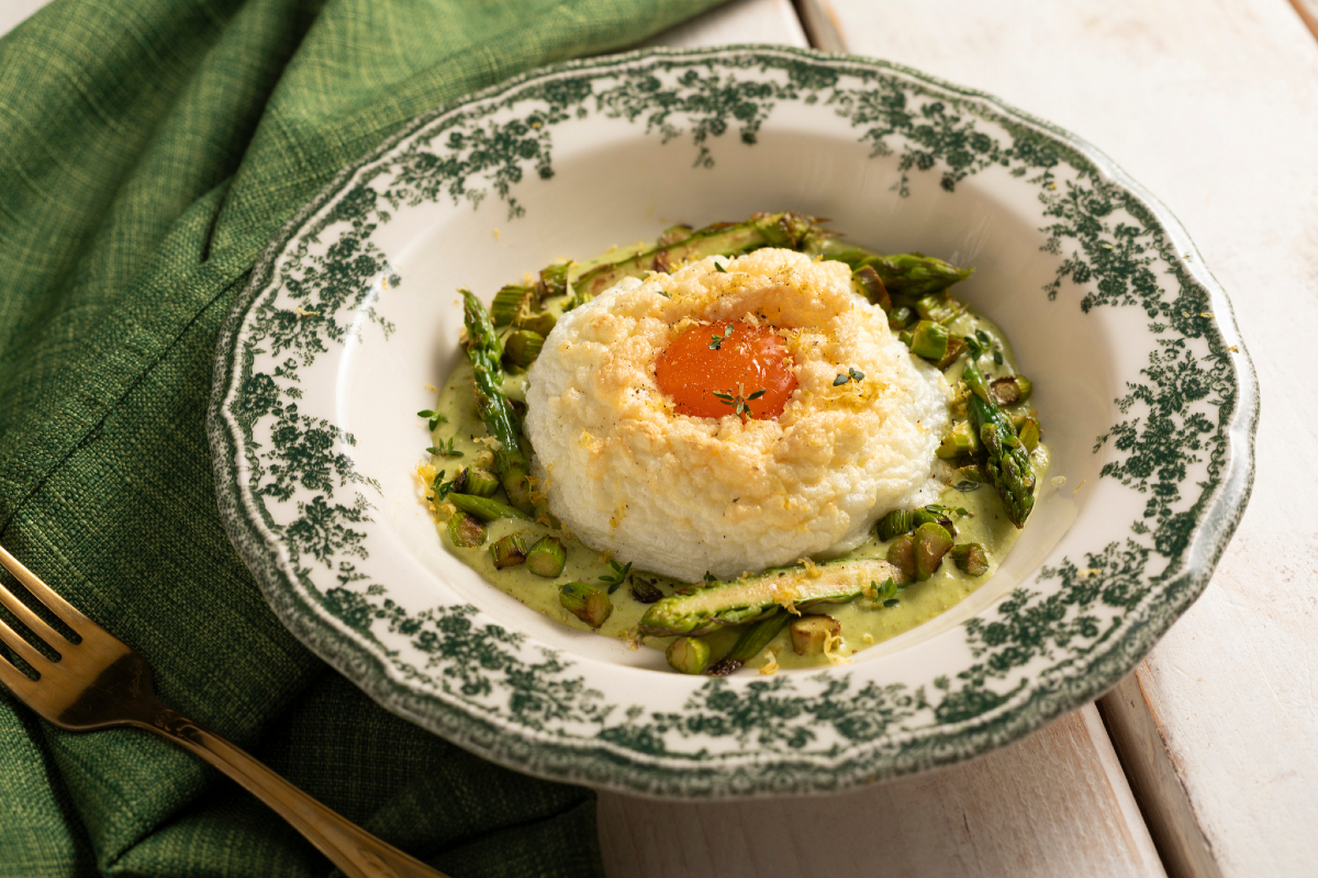 Eierwolken und Spargel