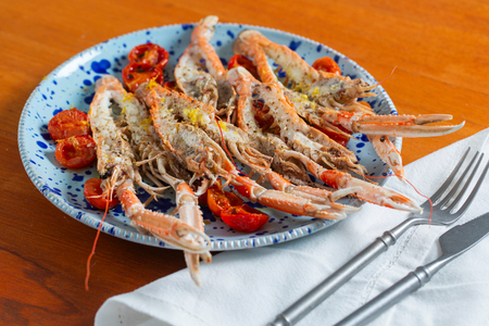 Im Ofen gebackene Scampi