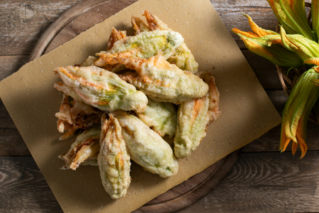 Gefüllte Kürbisblüten