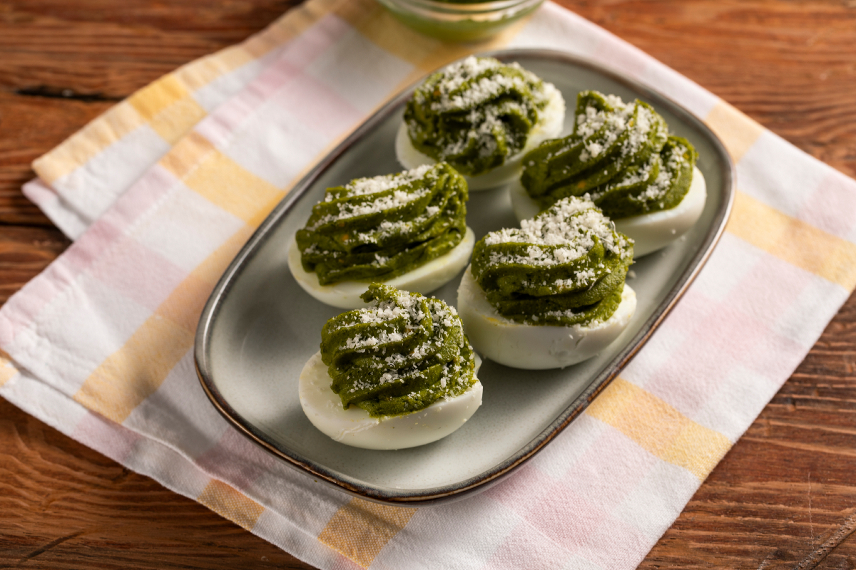 Gefüllte Eier mit Pesto