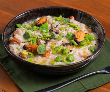 Risotto mit Miesmuscheln, Ackerbohnen und Pecorino