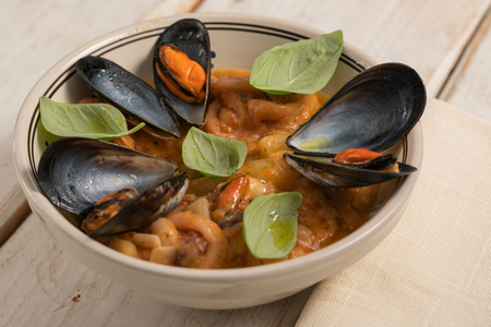 Pasta und Kartoffeln mit Meeresfrüchten