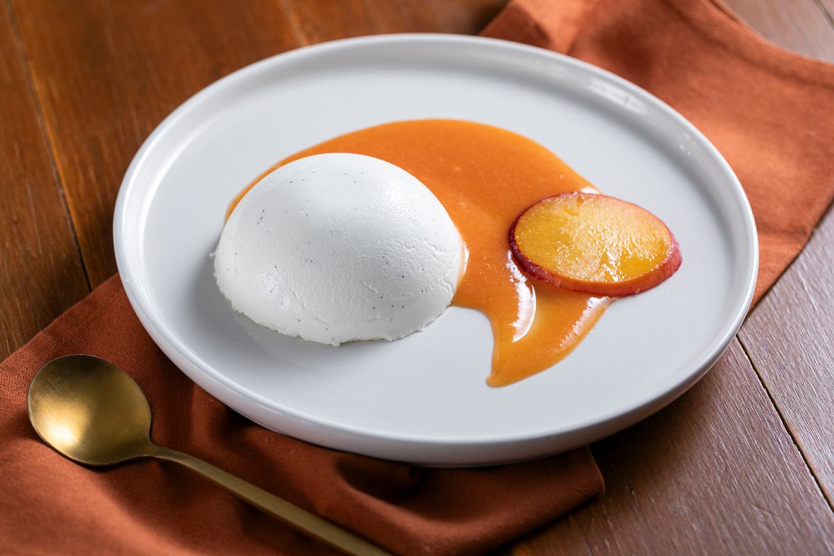 Panna Cotta mit Pfirsichcoulis