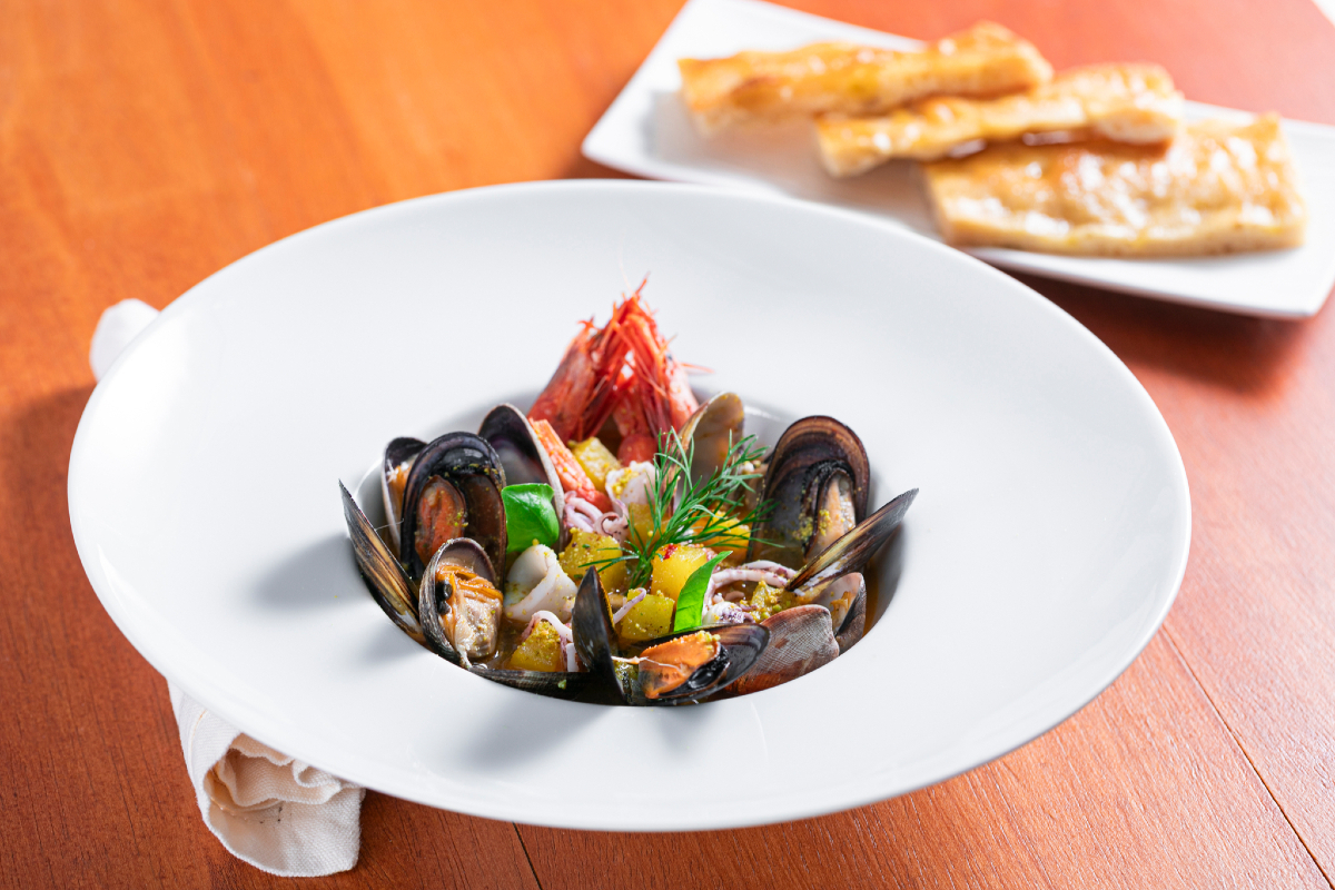 Bouillabaisse mit genuesischem Fladenbrot