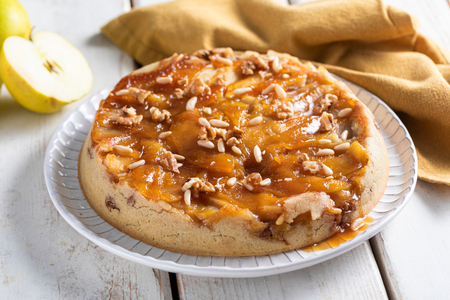 Veganer Apfel-Upside-Down-Kuchen