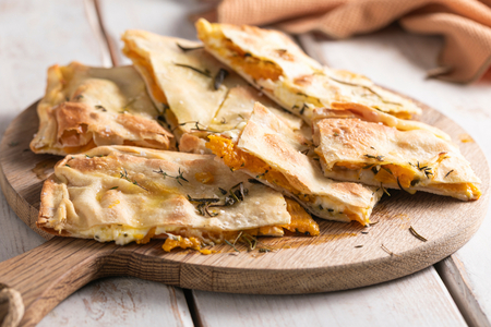 Knuspriges Kürbis-Käse-Focaccia