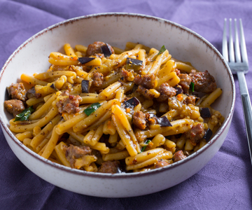 Pasta mit Auberginen und Wurst