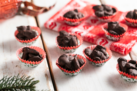 Mit Schokolade überzogene Mandeln