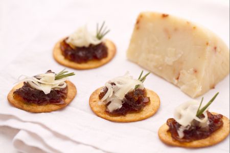 Fladen mit Zwiebeln und Käse