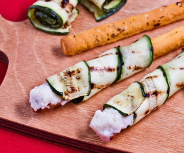 Tomatensnacks mit gegrillten Zucchini und Parmesansahne