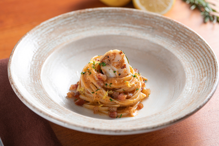 Linguine mit Jakobsmuscheln und Schweinebacke