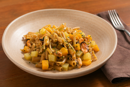 Nudeln mit Kürbis, Kartoffeln und Miesmuscheln