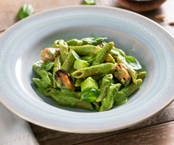 Pasta mit Pesto, Muscheln und Kartoffeln