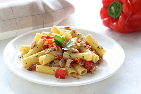 Pasta mit Paprika und Thunfisch