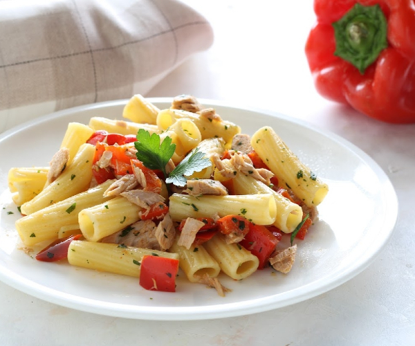 Pasta mit Paprika und Thunfisch