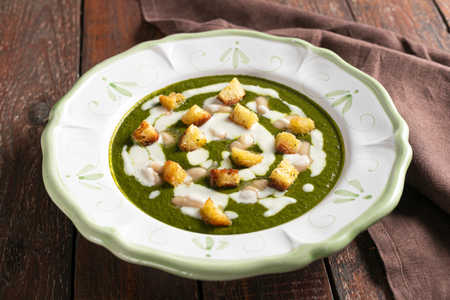 Schwarzkohl-Bohnen-Suppe