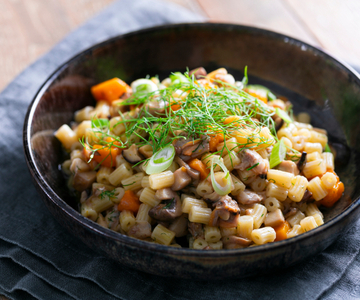 Nudeln mit Venusmuscheln, Kürbis und Pilzen