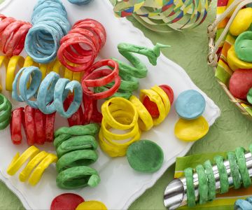 Konfetti und Luftschlangen