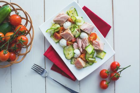 Zucchini-Carpaccio mit Thunfisch