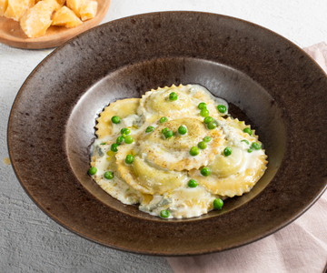 Ravioli mit Erbsen und Gorgonzola-Fondue
