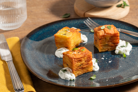 Kartoffel-Pavé mit Tzatziki-Sauce