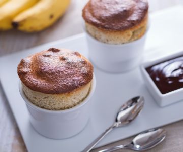 Bananensoufflé mit Schokoladensauce