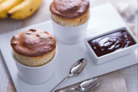 Bananensoufflé mit Schokoladensauce