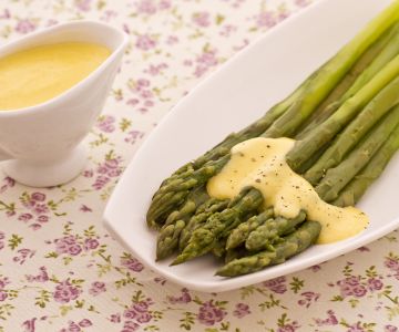Spargel mit salziger Zabaglione
