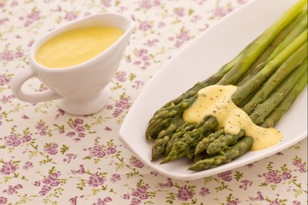 Spargel mit salziger Zabaglione