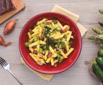 Garganelli mit Spargel- und Zucchiniragout