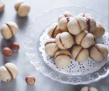 Haselnuss-Ladyküsse